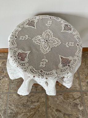 Vintage Classic White Crochet Lace Round Tablecloth